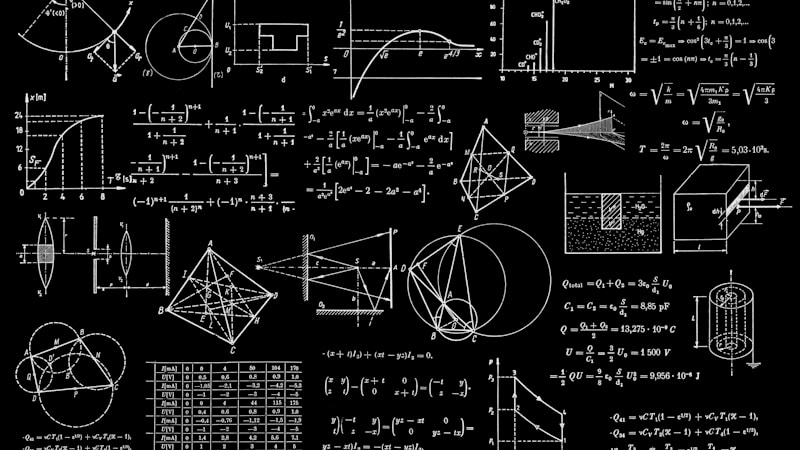 Dziecko przy tablicy z równaniami matematycznymi i kodem programistycznym